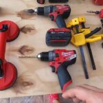Qué medidas de seguridad se deben tomar al utilizar herramientas de carpintería metálica